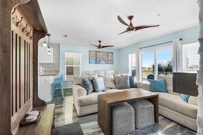 Smart TV, fireplace - Gulf Island 421 | Water Views, Pool, Electric Fireplace, Walk to Beach and Dinin (Navarre)