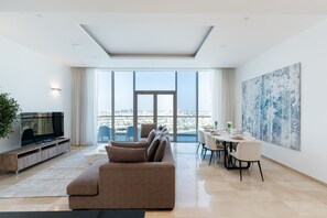 TV - Grand 3BR Beachfront Living | Palm Jumeirah (Dubai)