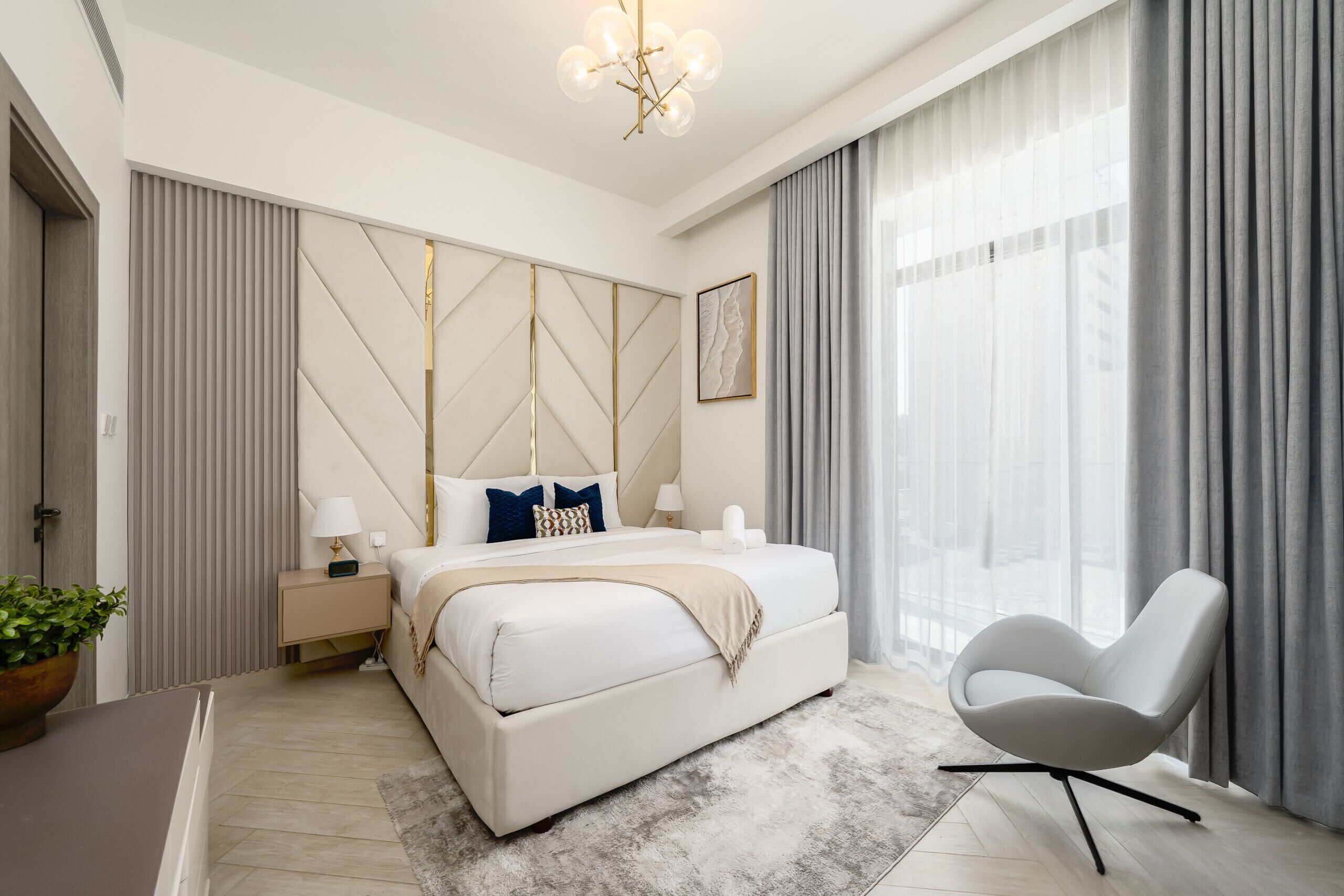 2 chambres, coffres-forts dans les chambres, fer et planche à repasser