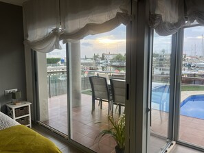 Interior - Apartment in luxury residence with direct view of Santa Margarita canals (Roses)