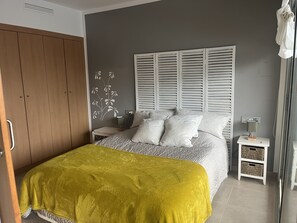 2 bedrooms, wheelchair access - Apartment in luxury residence with direct view of Santa Margarita canals (Roses)