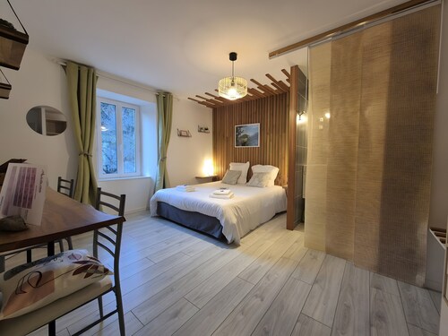 Guest Room “La Fougère - Room No.5” with Shared Terrace, Garden & Wi-Fi