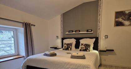 Guest Room “Le Milan Noir - Room No. 4” with Shared Terrace, Garden and Wi-Fi