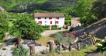 Les Capitelles Guest Room – Family Suite with Mountain View, Terrace & Wi-Fi