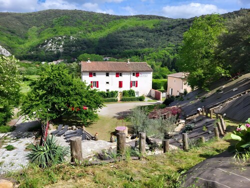 Chambre d’hôtes Les Capitelles - Suite Familiale, vue montagne, terrasse et Wi-Fi