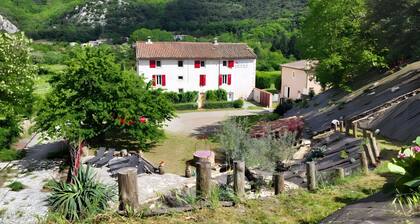 Chambre dâhĂŽtes Les Capitelles - Suite Familiale, vue montagne, terrasse et Wi-Fi