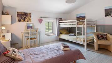 2 bedrooms, WiFi, bed sheets