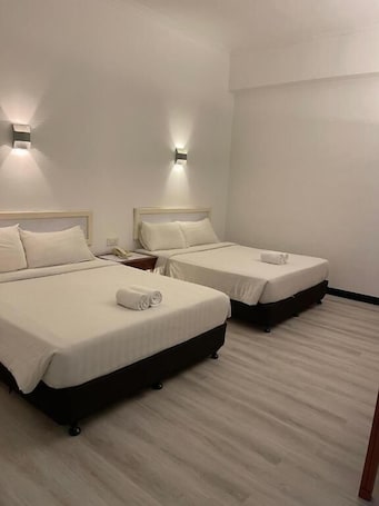 Ferros/tábuas de passar roupa, Wi-Fi de cortesia. Hotel Ipoh City