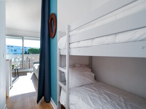 Free WiFi - Renovated studio apartment, sleeps 4, balcony (Le Grau-du-Roi)
