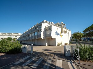Exterior - Renovated studio apartment, sleeps 4, balcony (Le Grau-du-Roi)