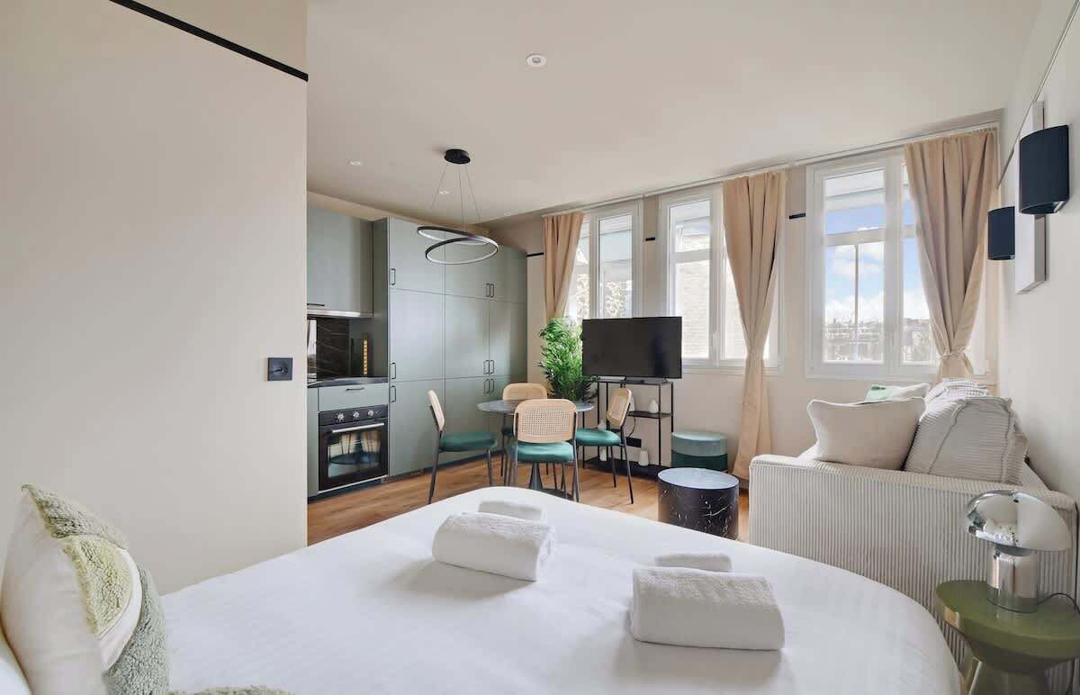 Bügeleisen/Bügelbrett, Reisekinderbett, WLAN, Bettwäsche