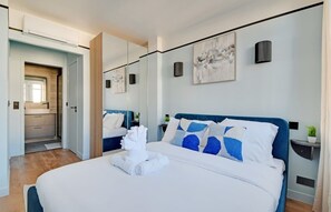 2 bedrooms, iron/ironing board, travel cot, WiFi - A Unique 2-BR/2Ba in Daumesnil (Paris)