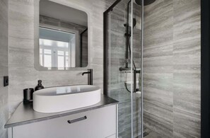 Shower, hair dryer - A Unique 2-BR/2Ba in Daumesnil (Paris)