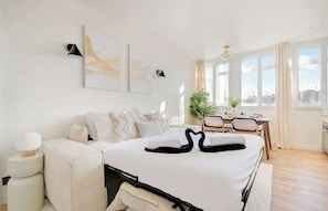 1 bedroom, iron/ironing board, travel cot, WiFi - A Pleasant 1-BR/1Ba in Daumesnil (Paris)
