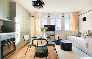 Interior - A Bright Studio in Daumesnil - Bois de Vincennes (Paris)