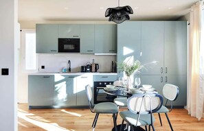 Fridge, microwave, oven, stovetop - A Bright Studio in Daumesnil - Bois de Vincennes (Paris)
