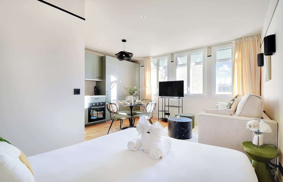 Bügeleisen/Bügelbrett, Reisekinderbett, WLAN, Bettwäsche