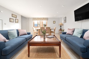 TV - Dog friendly, 3-bedroom Cotswold Holiday Cottage sleeping 6 (Painswick)