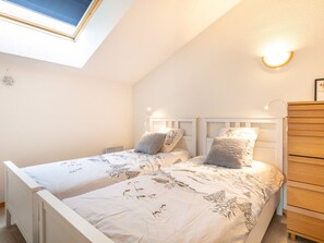 3 camere