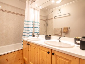 Bathroom - Splendid apartment, 3 bedrooms, sleeps 6, balcony with mountain views (Morillon)
