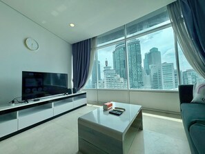 Flat-screen TV - Vortex Suites Walkway to Klcc (Kuala Lumpur)