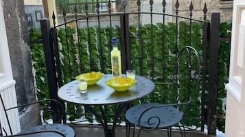 Triple Room, Balcony | Outdoor dining