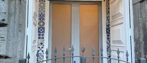 Chambre Triple, balcon | Détail de l’extérieur