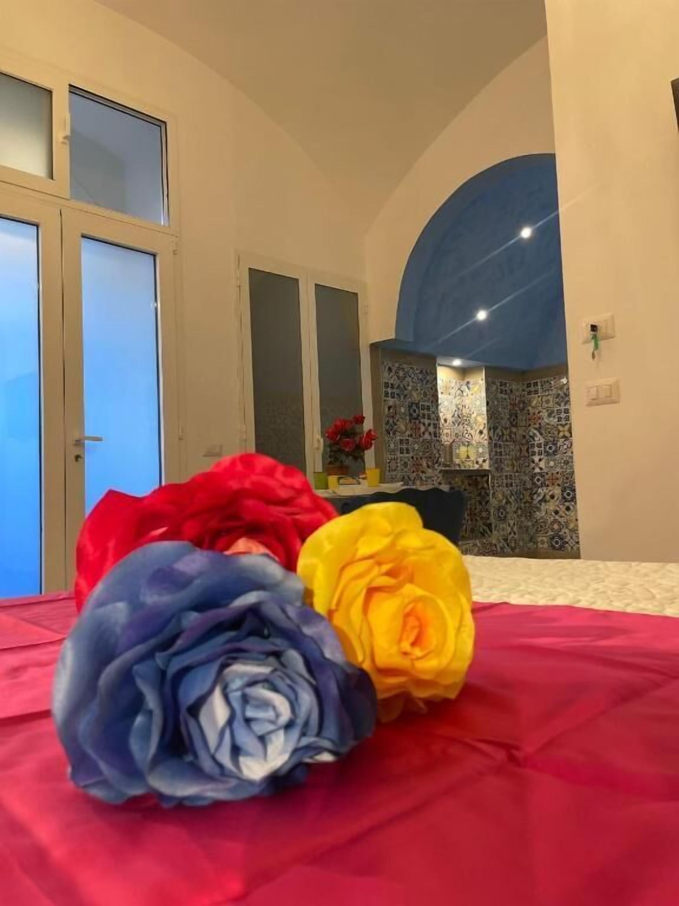 Habitación triple, balcón | Interior