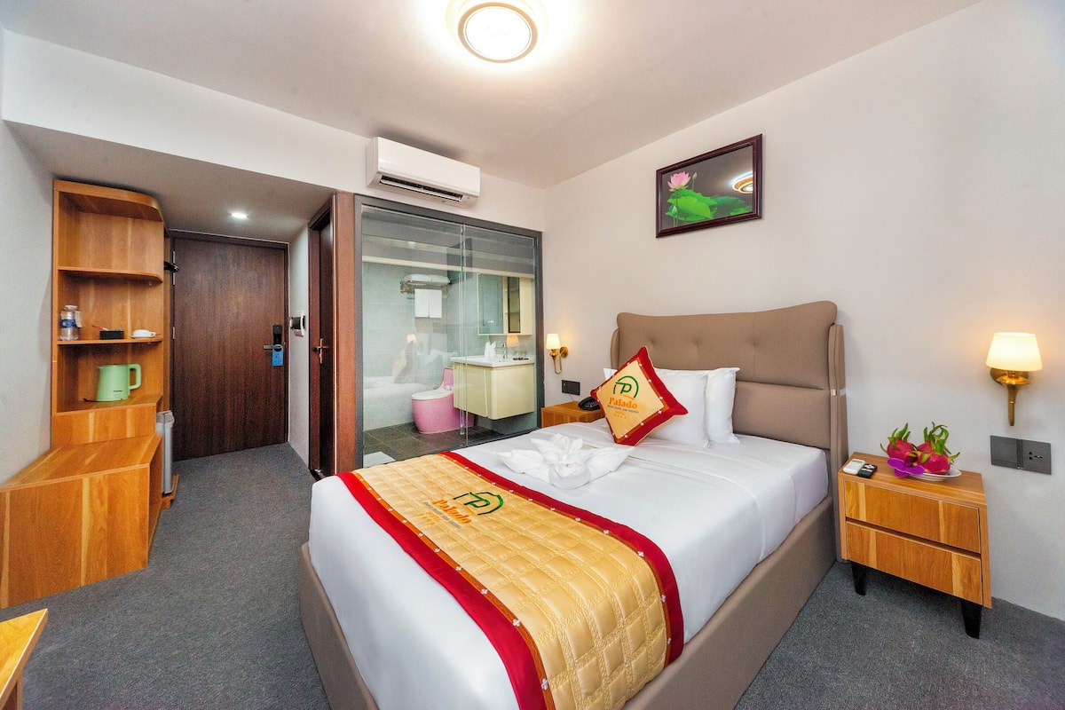 Standard Single Room | Minibar, desk, laptop workspace, blackout drapes