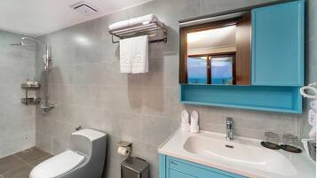 Shower, rainfall showerhead, free toiletries, hair dryer