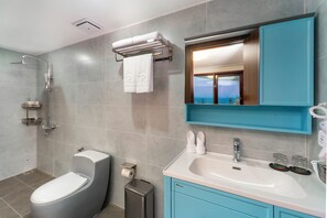 Superior Room, Sea View | Bathroom | Shower, rainfall showerhead, free toiletries, hair dryer - Palado Hotel Mui Ne (Phan Thiet)