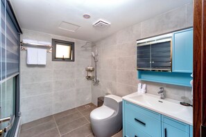 Standard Room, Sea View | Bathroom | Shower, rainfall showerhead, free toiletries, hair dryer - Palado Hotel Mui Ne (Phan Thiet)