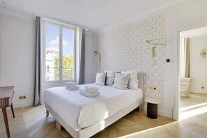 2 bedrooms, iron/ironing board, travel cot, WiFi - A Charming 2-BR/2BA - Montorgueil (Paris)