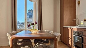 Dining - A Charming 2-BR/2BA - Montorgueil (Paris)