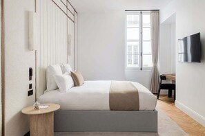 Tabla de planchar con plancha, cuna de viaje, wifi y ropa de cama