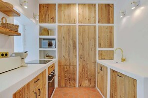 Fridge, oven, stovetop, dishwasher - A Breathtaking 2-BR/1Ba - Gobelins (Paris)