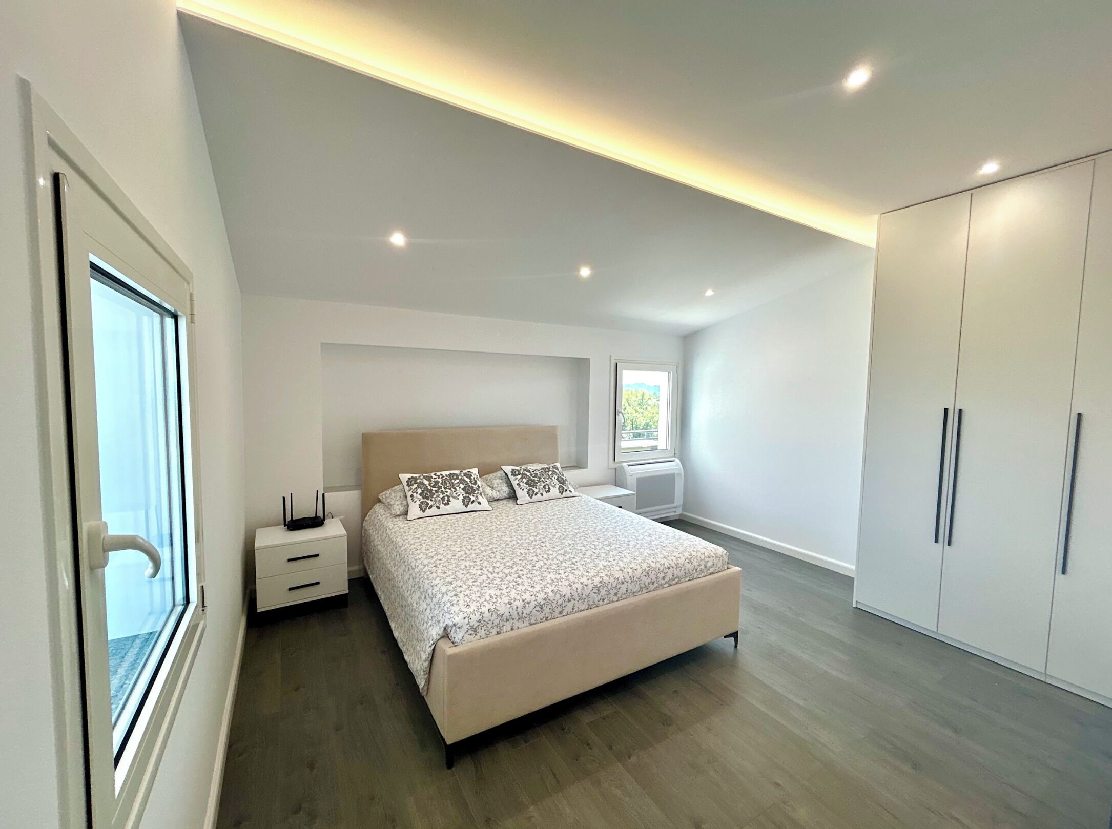 Tabla de planchar con plancha, cuna de viaje y wifi gratis 