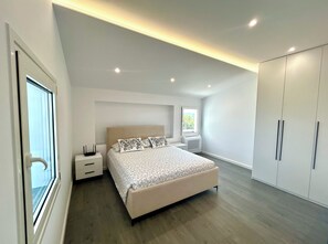 Tabla de planchar con plancha, cuna de viaje y wifi gratis