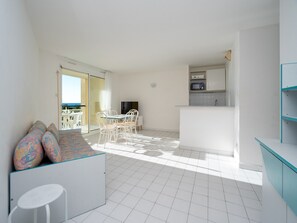 Interior - Apartment with sea view, sleeps 8, terrace (Agde)