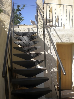 Property grounds - Guest Room 'Laurier Rose' with Shared Pool, Wi-Fi, and Air Conditioning (Piolenc)