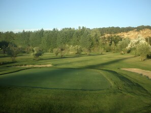 Golf - Guest Room 'Laurier Rose' with Shared Pool, Wi-Fi, and Air Conditioning (Piolenc)