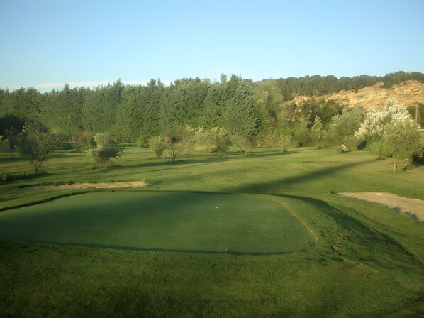 Golf - Guest Room “Chambre Bleuet” with Shared Pool, Wi-Fi, and Air Conditioning (Piolenc)