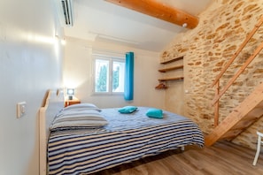 WiFi, bed sheets