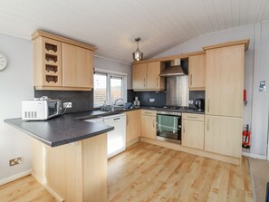 Cookware/dishes/utensils - Ocean View (Ilfracombe)