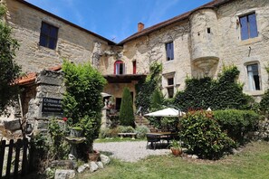 Vista frontal de la propiedad