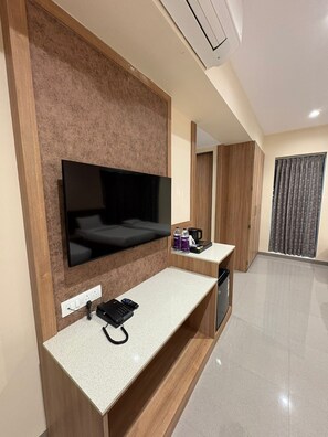 Iron/ironing board, free WiFi - Hotel Maheshwaram Vijay Nagar Indore (Indore)