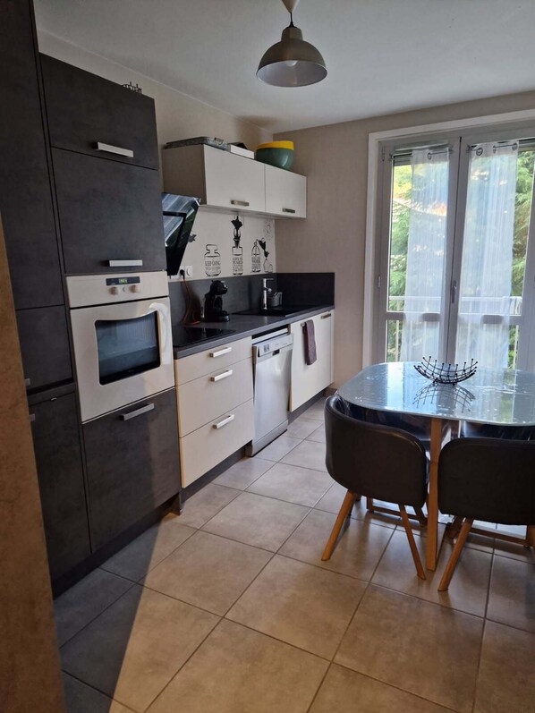 Private kitchen - KONOS SUITES : Apartment Puy-En-Velay (Le Puy-en-Velay)