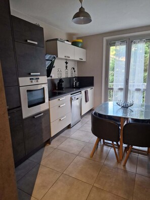 Private kitchen - KONOS SUITES : Apartment Puy-En-Velay (Le Puy-en-Velay)