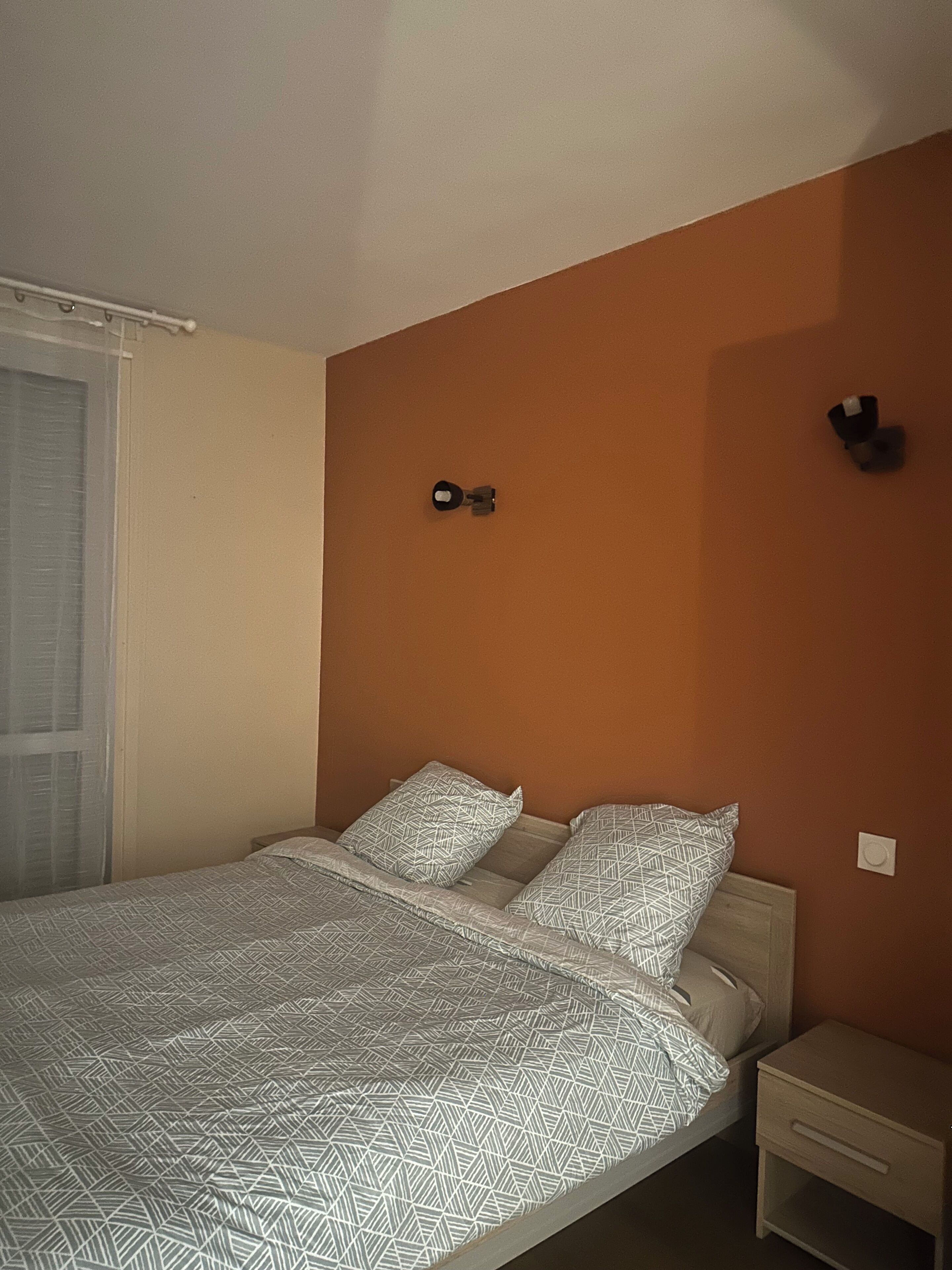 Iron/ironing board, internet, bed sheets