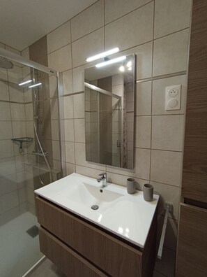 Bathroom - KONOS SUITES : Apartment Puy-En-Velay (Le Puy-en-Velay)